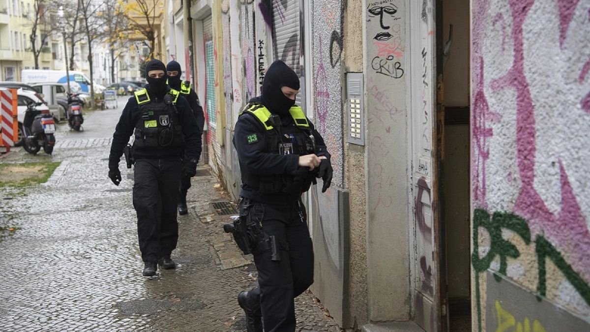 Alman polisi İsveç'te terör saldırısı planladığından şüphelenilen iki kişiyi tutukladı