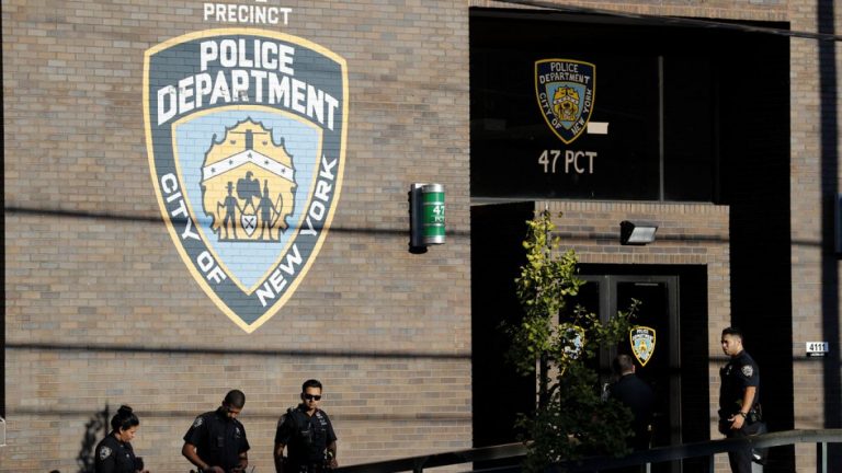 New York City, peçeden zorla çıkarılanlara 17,5 milyon dolar ödeyecek