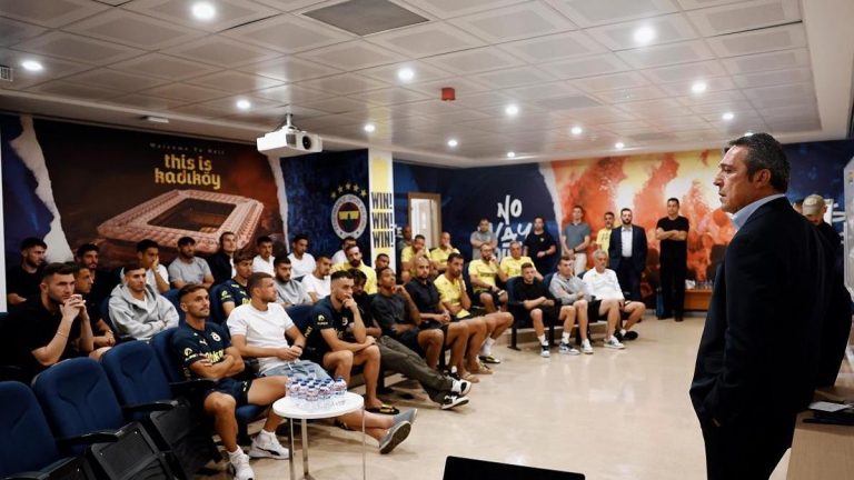 Ali Koç ve yönetimi derbi öncesi F.Bahçeli oyuncularla buluştu