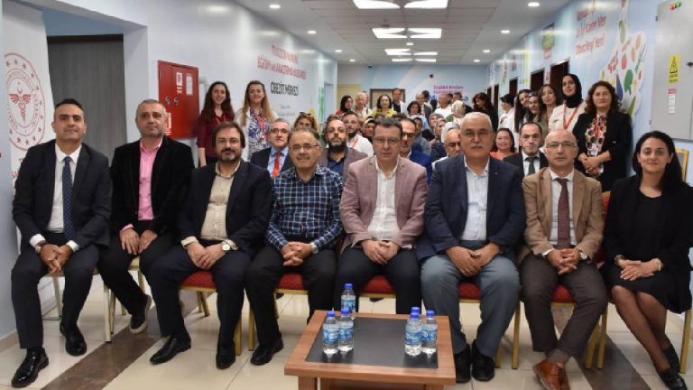 Trabzon Obezite Merkezi'nde takip programını tamamlayanlara sertifikaları verildi.
