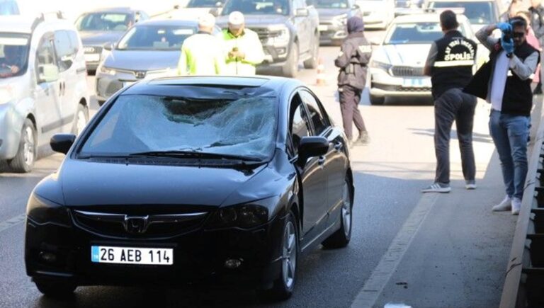 Polis kimlik sordu, köprüden atlayıp arabanın üstüne düştü – Son Dakika Türkiye Haberleri