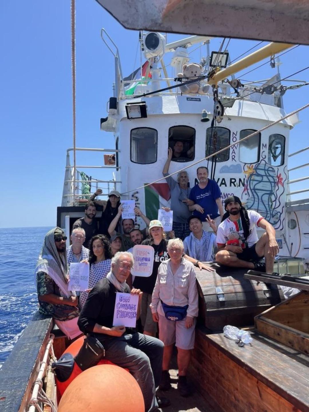 Dünya bu görüntülerden bahsediyor! İsrail ordusu insani yardım alan Hanzala gemisine müdahale etti! Askerler gemiye gitti 5