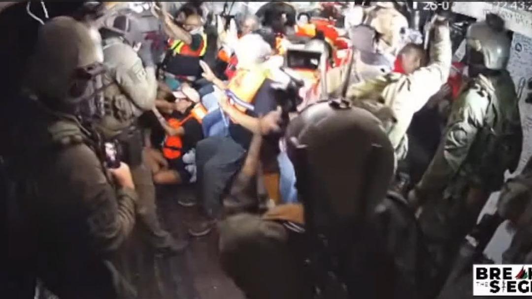 Dünya bu görüntülerden bahsediyor! İsrail ordusu insani yardım alan Hanzala gemisine müdahale etti! Askerler gemiye gitti 3