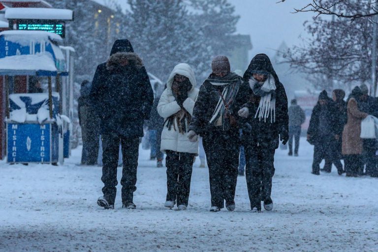 Yeni hafta soğuk geliyor: 56 il için kar alarmı!