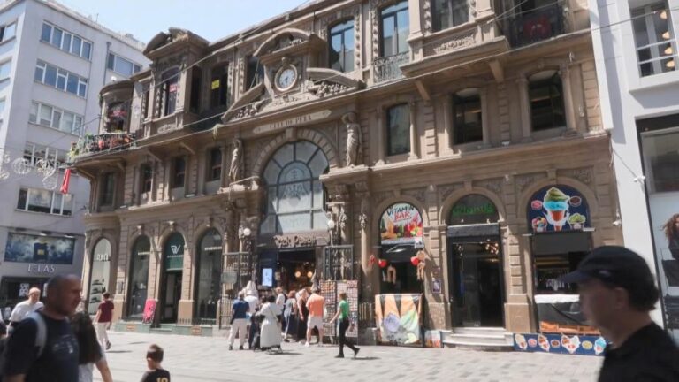 Çiçek Pasajı’nda tartışma yaratan görüntü