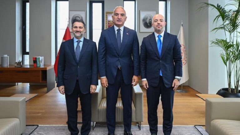 Bakan Ersoy ve THY Yönetimi Turizm ve Ulaşım İş Birliğinde Bir Araya Geldi